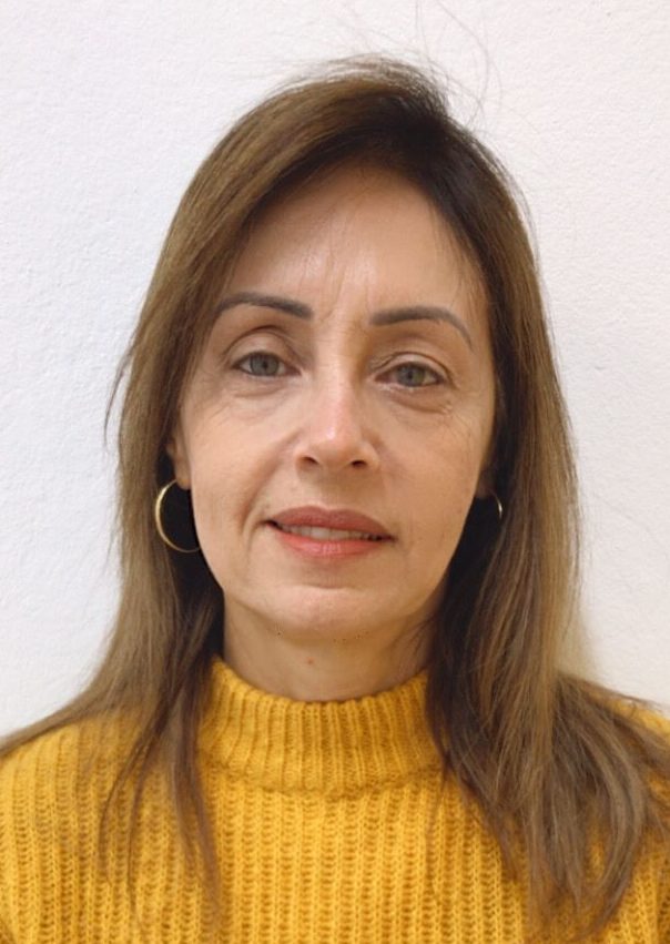 Claudia R. Lombardi M. Novaes